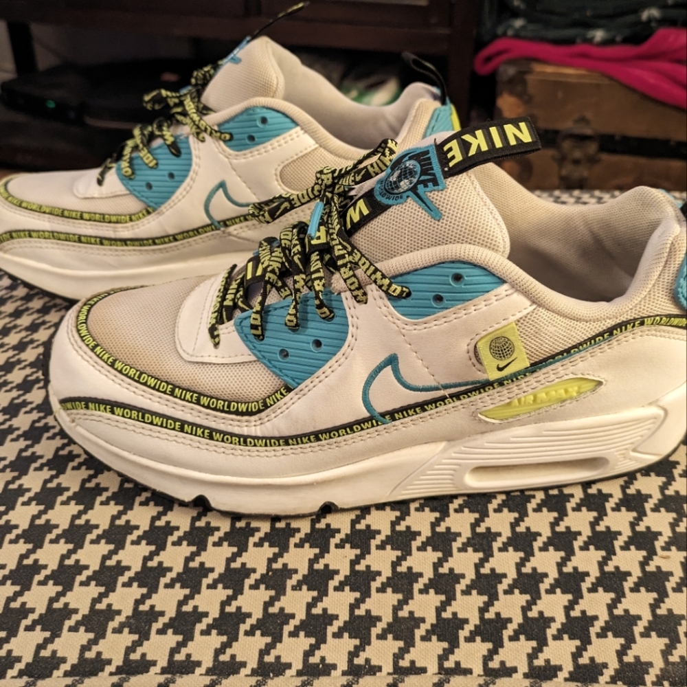 Nike Air Max 90 SE Low Worldwide Pack - Blue Fury Volt size 6.5Y